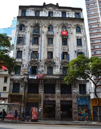 Prédio da Ocupação São João 288.