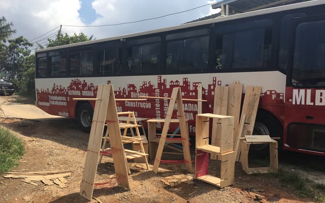 Móveis concluídos ao lado do MLBus