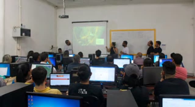 Visita da turma de Geoprocessamento à Muribeca. Fonte: CAUS, 2019