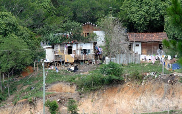 Moradias na Comunidade Remanescente Quilombola Toca/Santa Cruz. Fonte: PETARQ, 2013